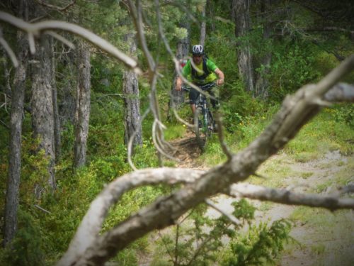 Camoflaged on Tech Neep descent enduro mountain biking andorra